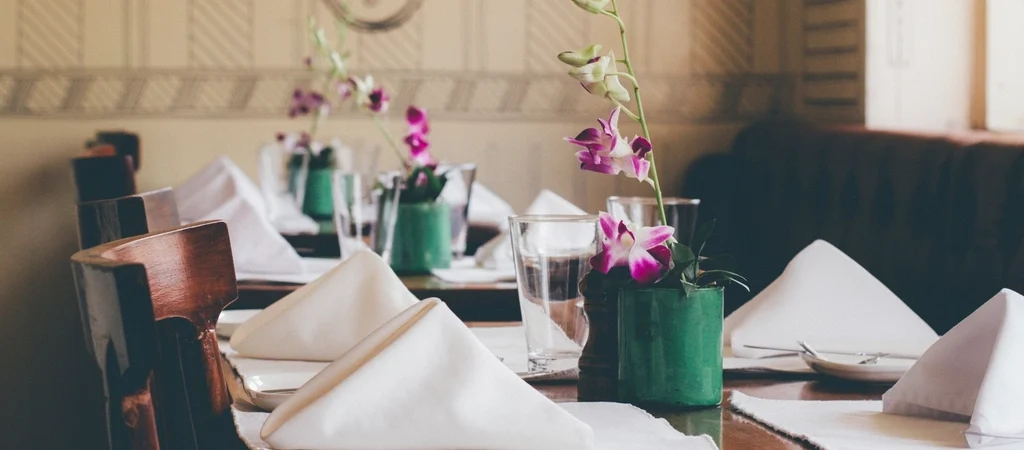 The First-Date Bill Debate: Why Every Card in the Room Suddenly Gets Very Heavy