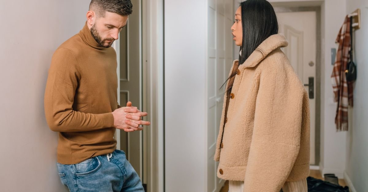 Mixed Signals in Dating: How to Decode What He Really Means
