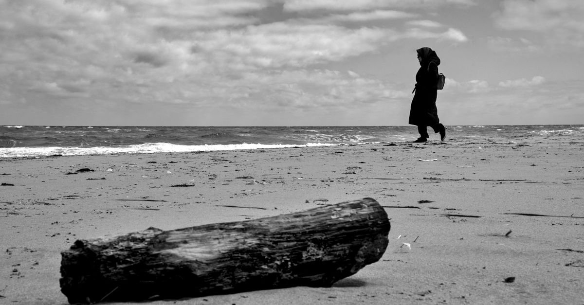 How to Stop Romanticizing Your Ex and See the Relationship for What It Really Was