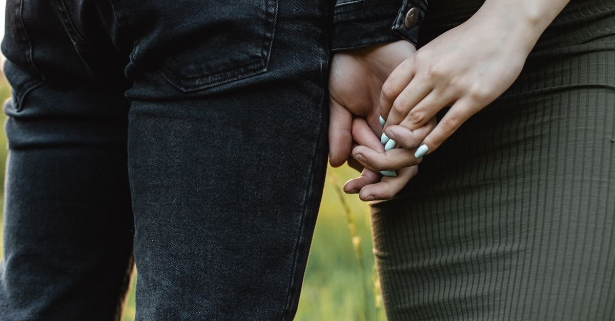 Comfort vs. Falling Out of Love: How to Tell The Difference (And What to Do)
