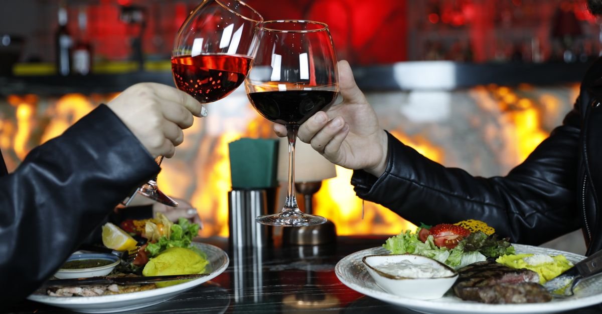 Low-Effort Dating: Why He Only Makes Last-Minute Plans (and What It Really Means)